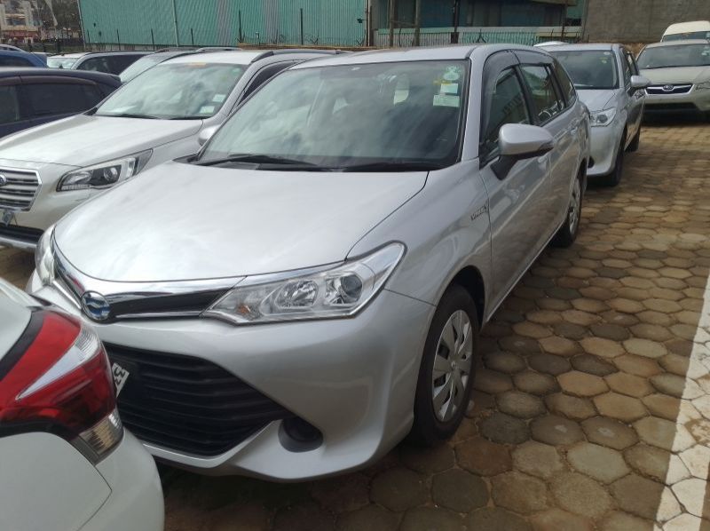 2016 Toyota Fielder pictures