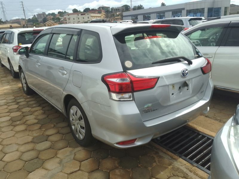 2016 Toyota Fielder pictures