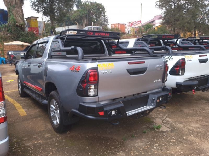 2019 Toyota HILUX pictures
