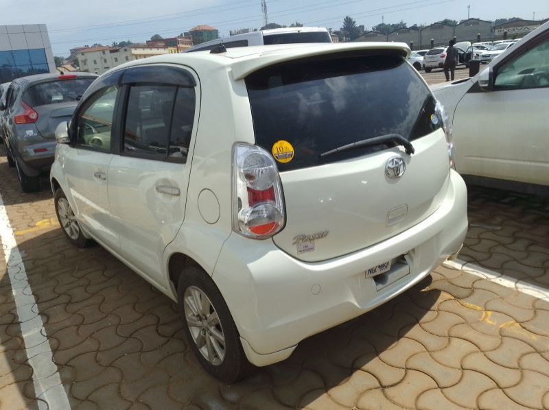 2012 Toyota Passo pictures