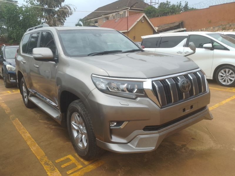 2023 Toyota Land Cruiser Prado pictures