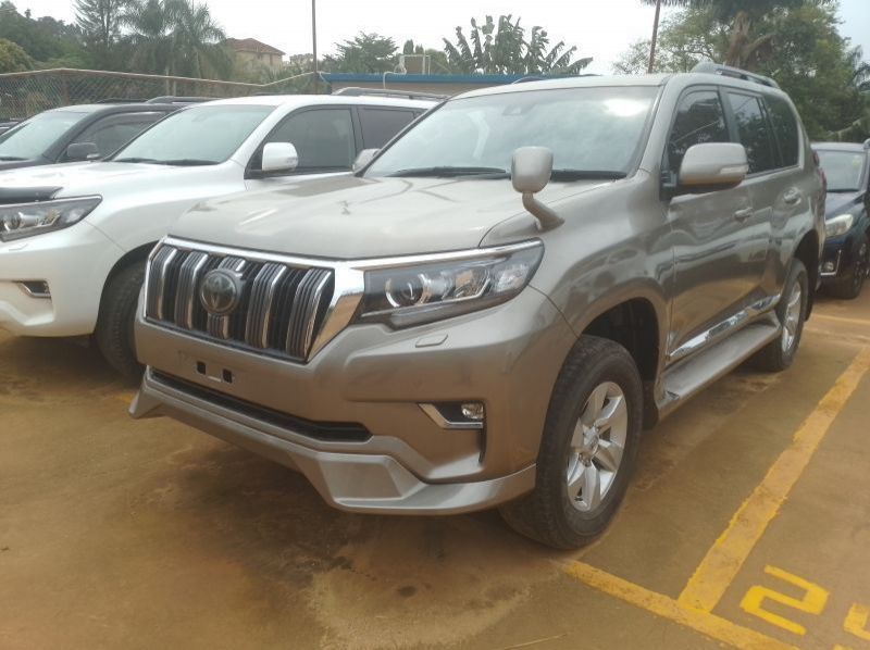 2023 Toyota Land Cruiser Prado pictures