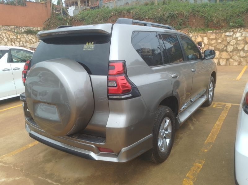 2023 Toyota Land Cruiser Prado pictures
