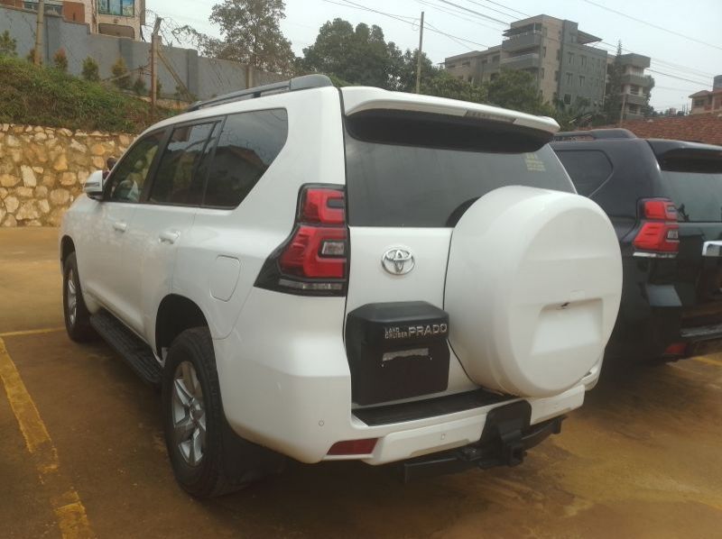 2022 Toyota Land Cruiser Prado pictures