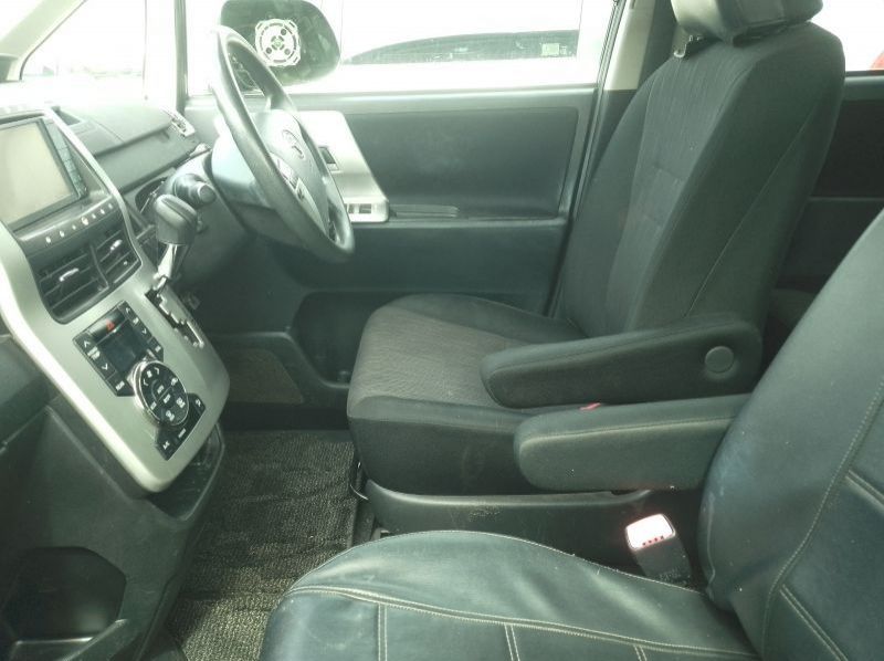 2012 Toyota Noah pictures