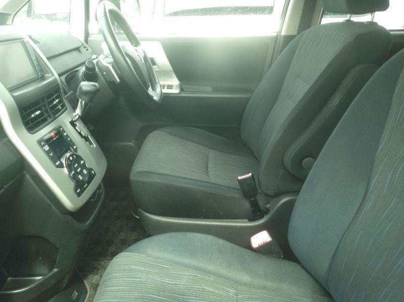 2012 Toyota Noah pictures