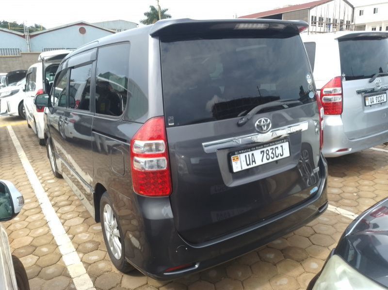 2012 Toyota Noah pictures