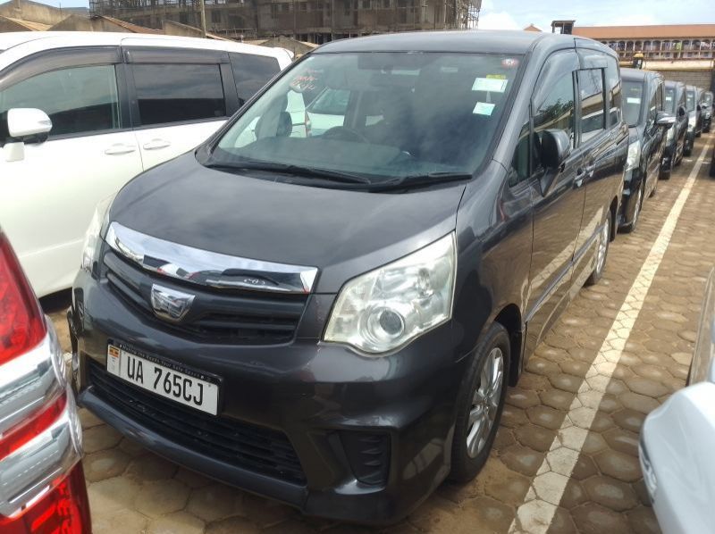 2012 Toyota Noah pictures