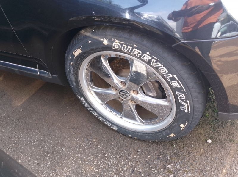 2010 Volkswagen Touareg pictures