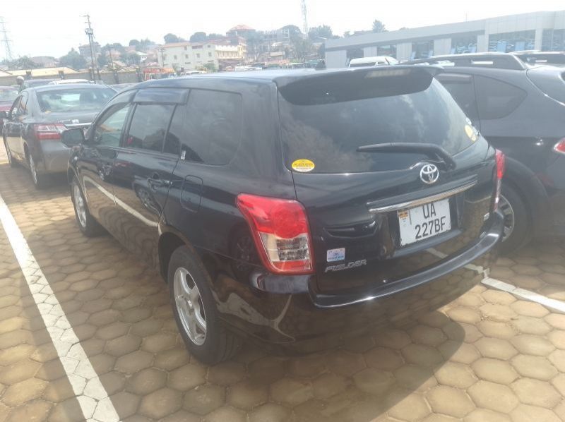 2010 Toyota Fielder pictures