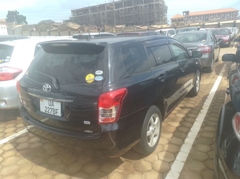 2010 Toyota Fielder pictures