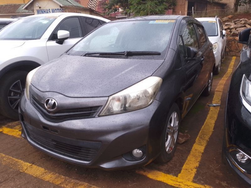 2011 Toyota VITZ pictures