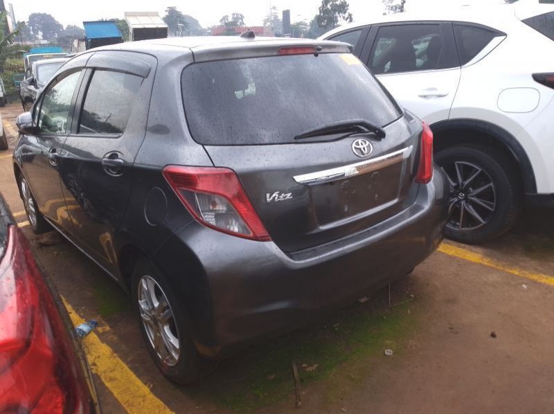2011 Toyota VITZ pictures