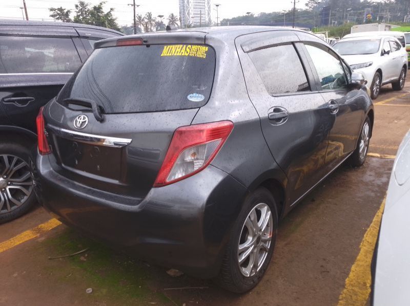2011 Toyota VITZ pictures