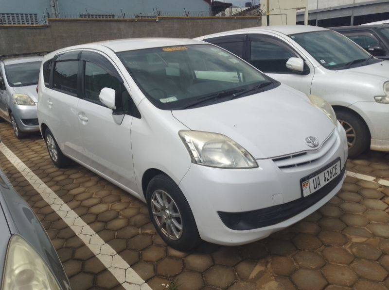 2010 Toyota Passo Sette pictures