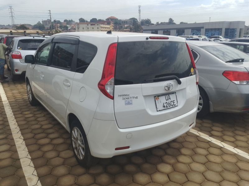 2010 Toyota Passo Sette pictures