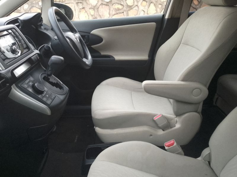 2012 Toyota WISH pictures