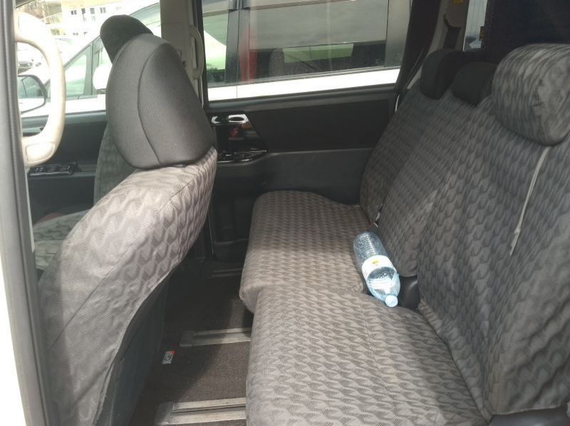 2012 Toyota Noah pictures