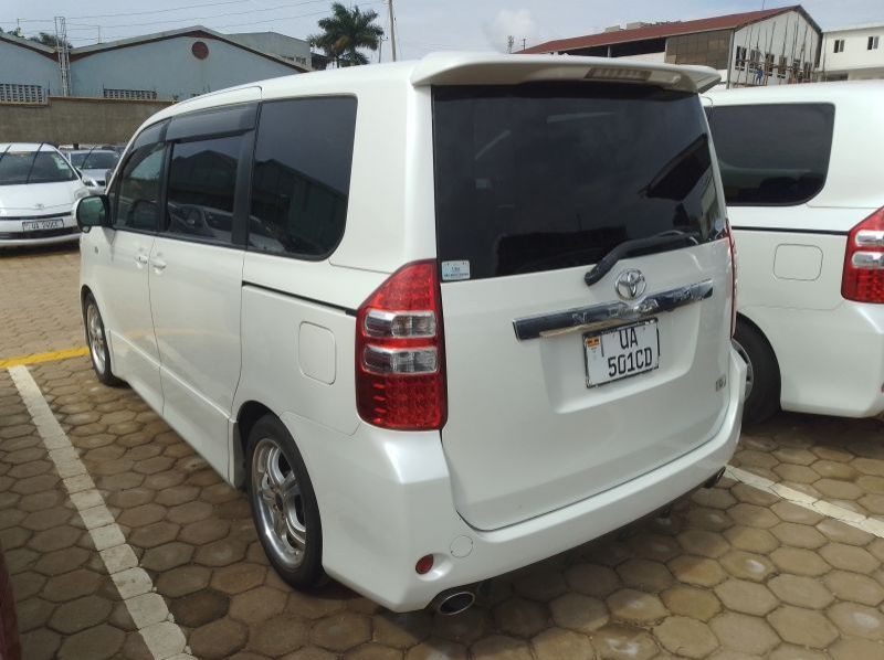 2012 Toyota Noah pictures