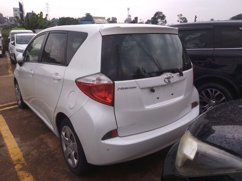 2012 Toyota RACTIS pictures
