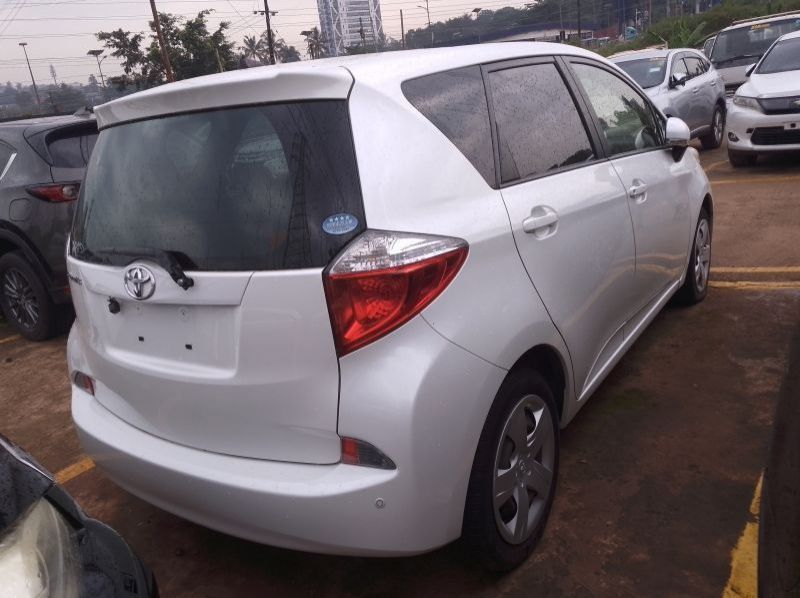 2012 Toyota RACTIS pictures