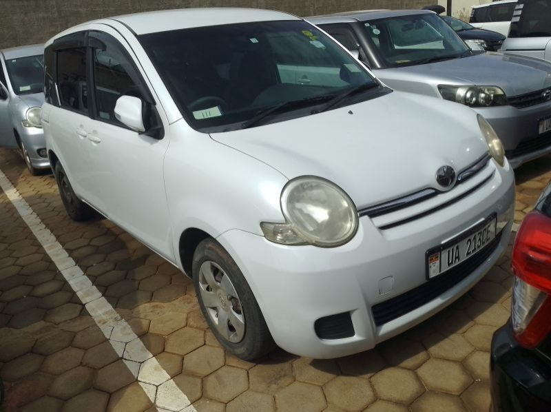 Used Toyota Sienta  for sale in Kampala, Uganda