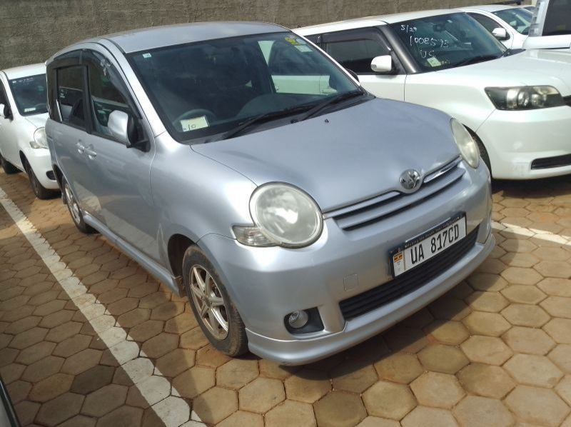 2012 Toyota Sienta pictures