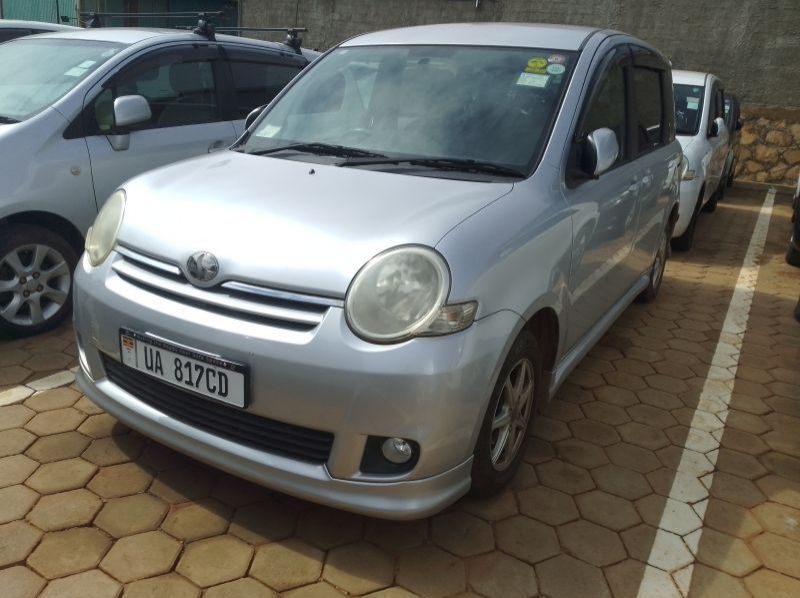 2012 Toyota Sienta pictures