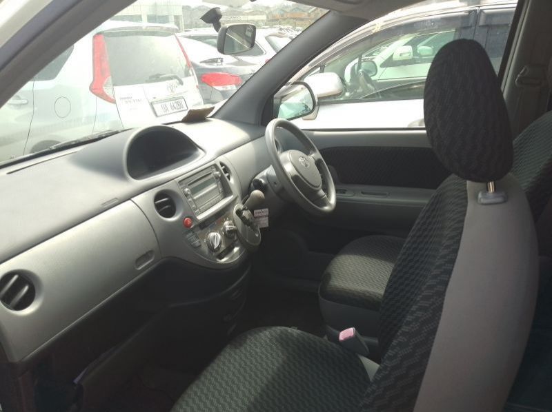 2012 Toyota Sienta pictures