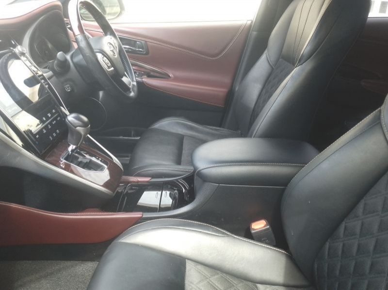 2016 Toyota Harrier pictures