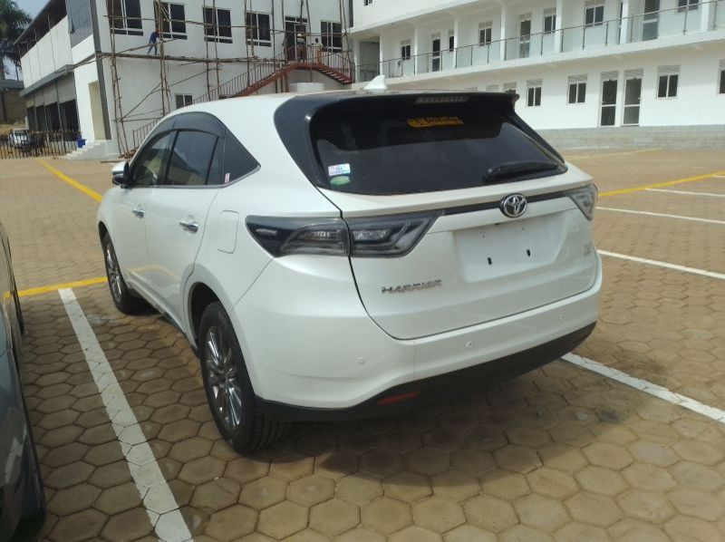 2016 Toyota Harrier pictures
