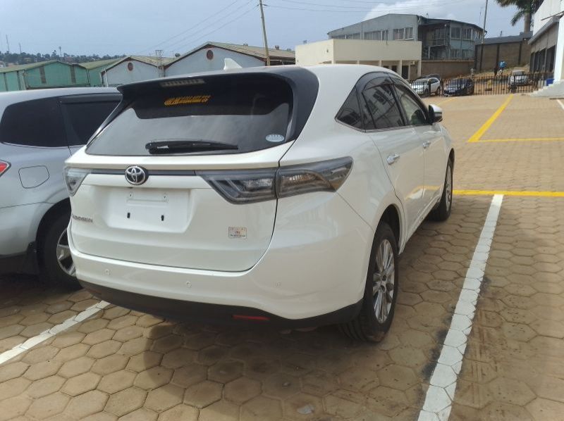 2016 Toyota Harrier pictures