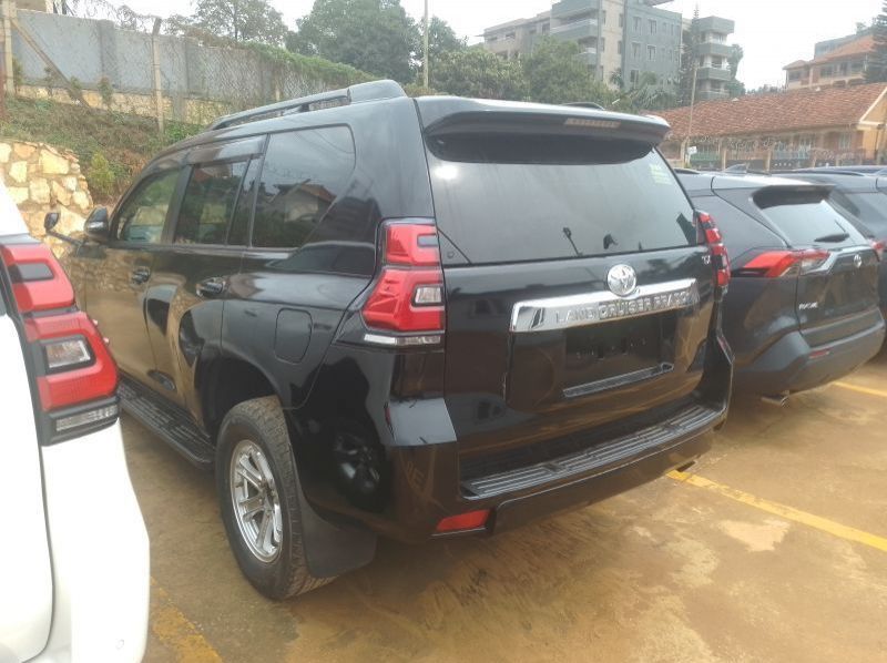2016 Toyota Land Cruiser Prado pictures