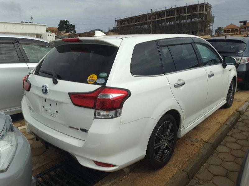 2016 Toyota Fielder pictures