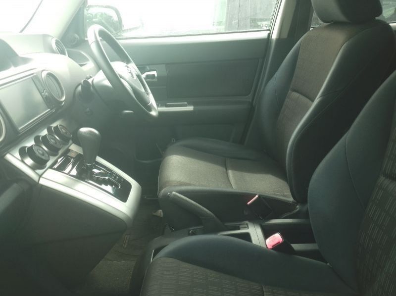 2010 Toyota Rumion pictures