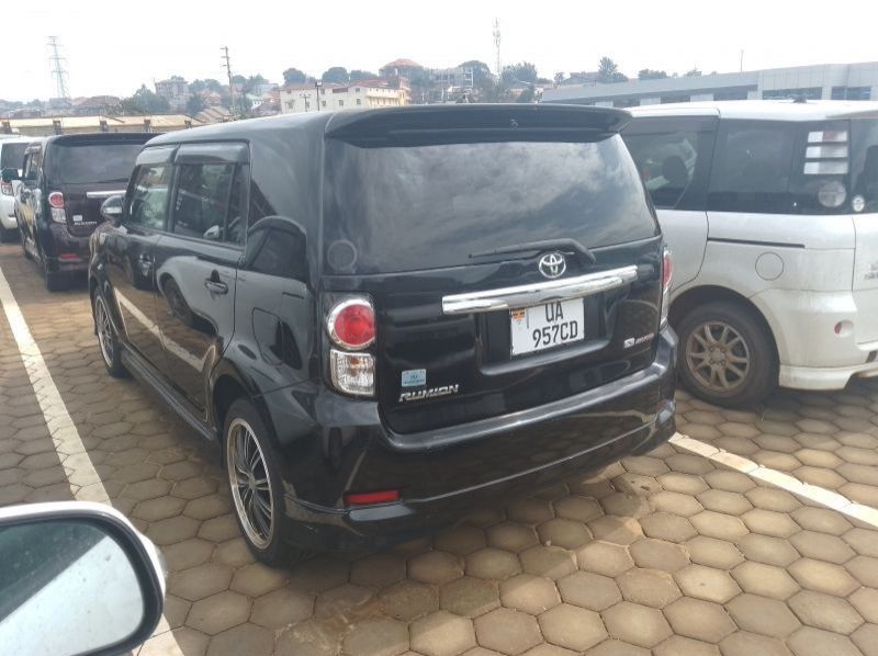 2010 Toyota Rumion pictures