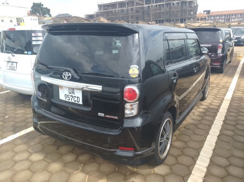 2010 Toyota Rumion pictures