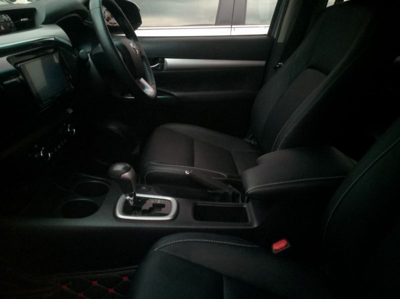 2020 Toyota HILUX pictures