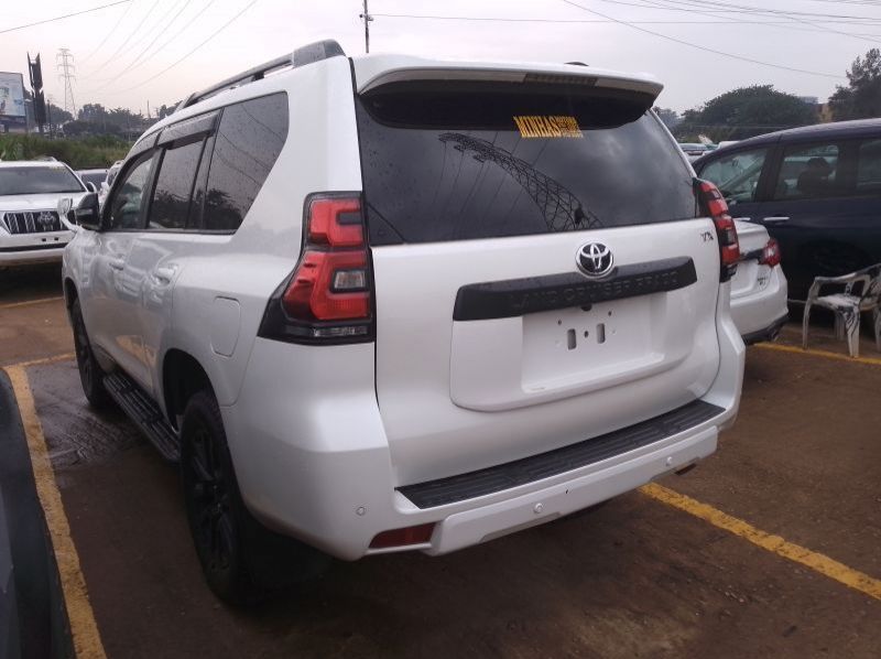 2023 Toyota LAND CRUISER PRADO pictures