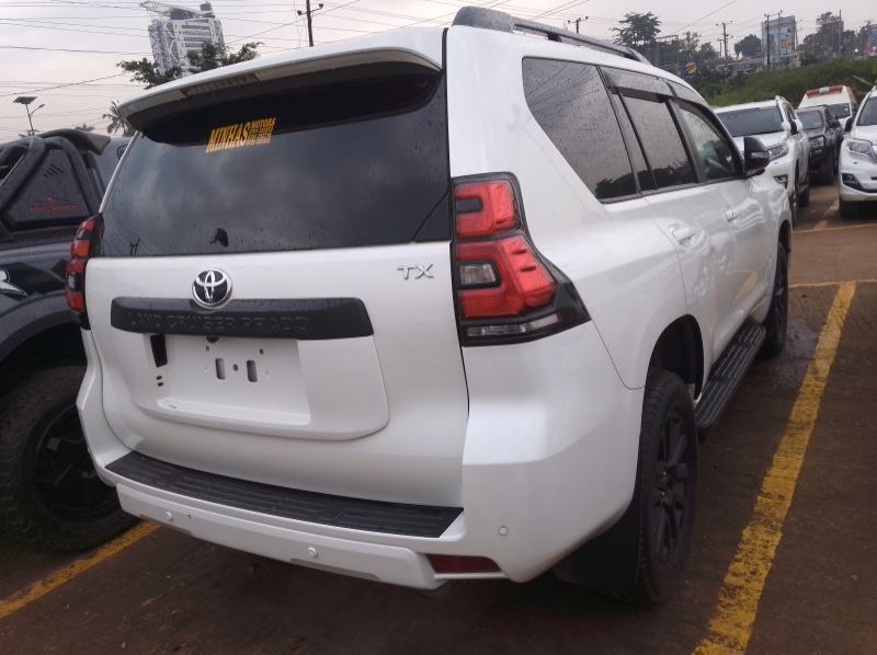 2023 Toyota LAND CRUISER PRADO pictures