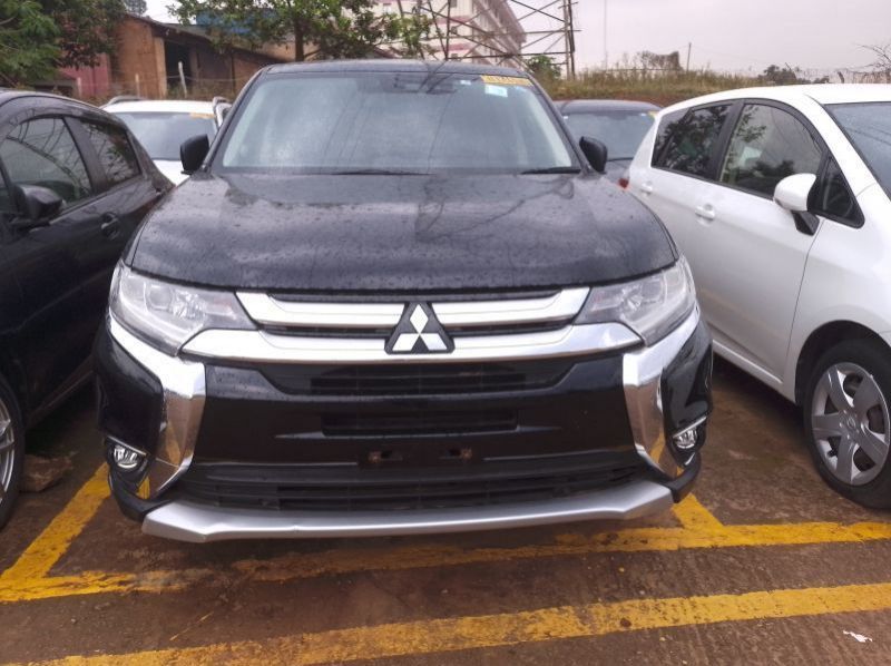 Used Mitsubishi OUTLANDER for sale in Kampala, Uganda