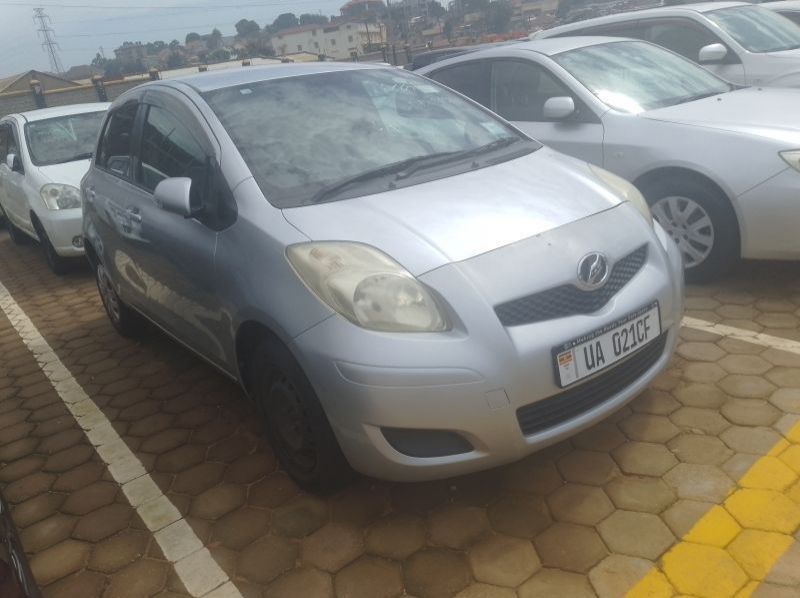 2010 Toyota Vitz pictures