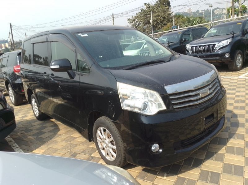 2010 Toyota NOAH pictures
