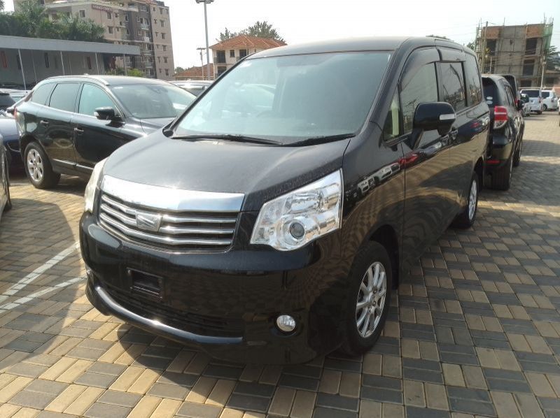 2010 Toyota NOAH pictures