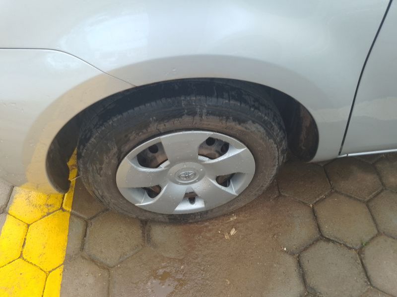 2010 Toyota Sienta pictures