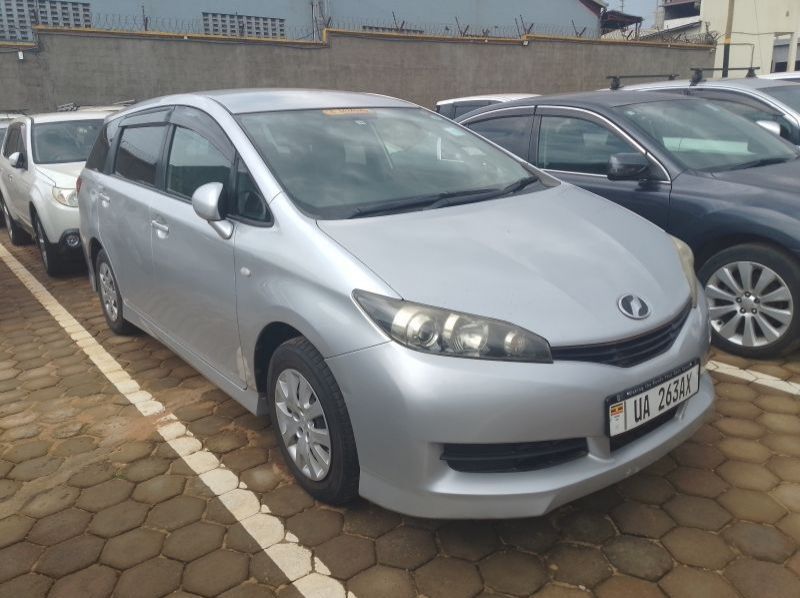 2010 Toyota Wish pictures