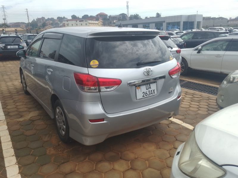 2010 Toyota Wish pictures