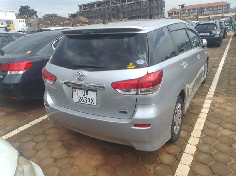 2010 Toyota Wish pictures