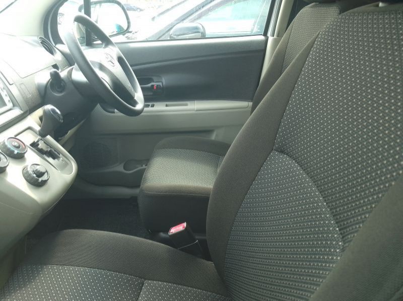 2013 Toyota Passo Sette pictures