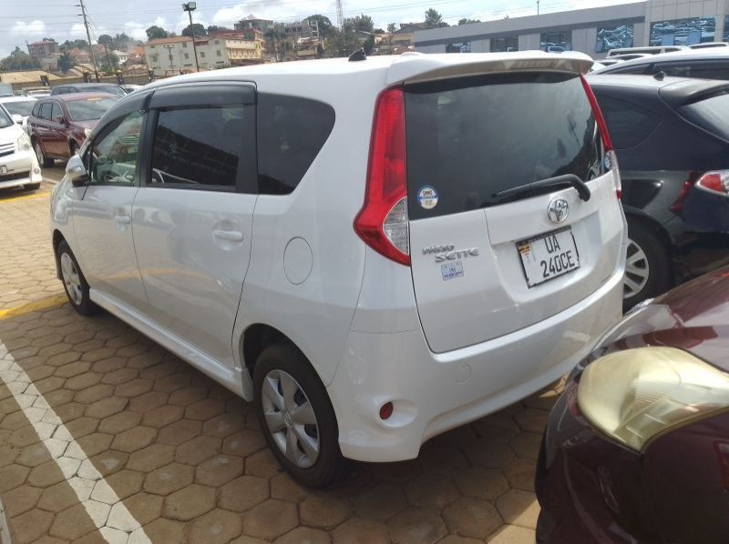 2013 Toyota Passo Sette pictures